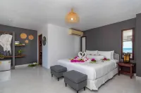 Lanta Beachfront Resort - 3-Star