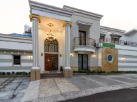 RedDoorz Plus Near Pantai Malalayang Manado Hotels in Malalayang
