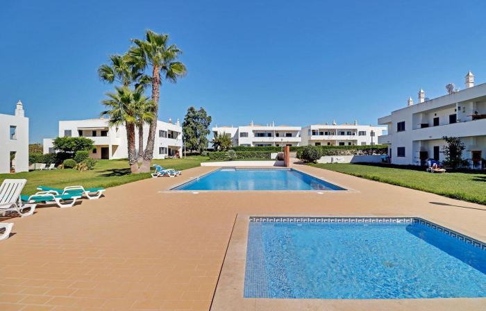 Pêra Secret Garden 1 and Pool by Homing