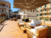 Residence Dei Due Porti Hotels near Villa Ormond