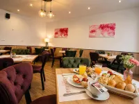 Holdvirág Hotel - Bữa sáng