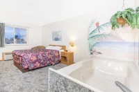 Super 8 by Wyndham Escanaba - Hot Tub
