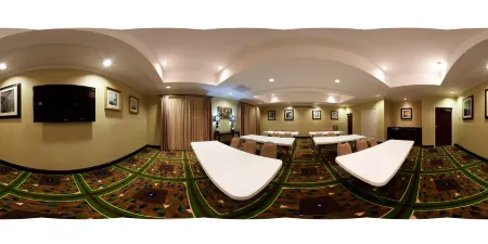 Holiday Inn Express & Suites Columbus - FT Benning Maingate by IHG Отели в г. Колумбус