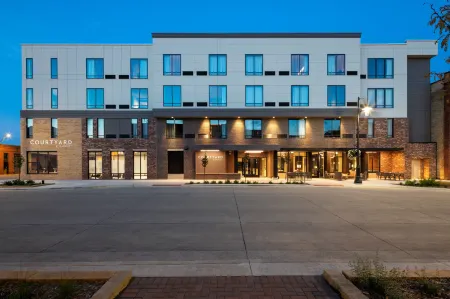 Courtyard Owatonna Downtown Отели в г. Стил
