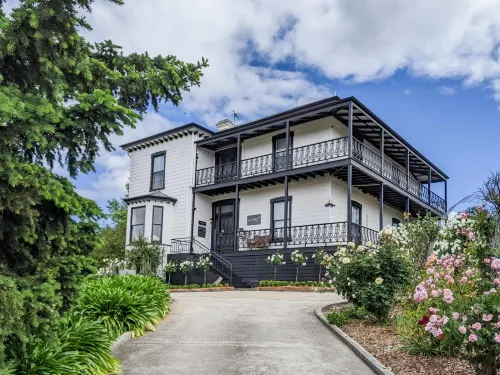 The Dragonfly Inn Hotels in South Launceston
