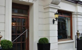 Carlton Hotel