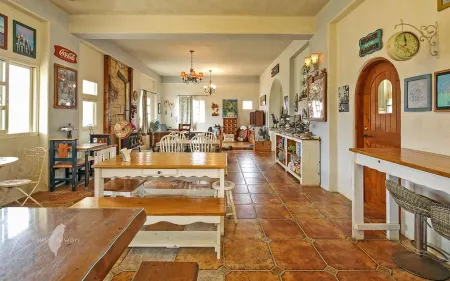 Lei Misi Bed and Breakfast Отели рядом с достопримечательностью «Южная Аквариумная рыбная ловля»