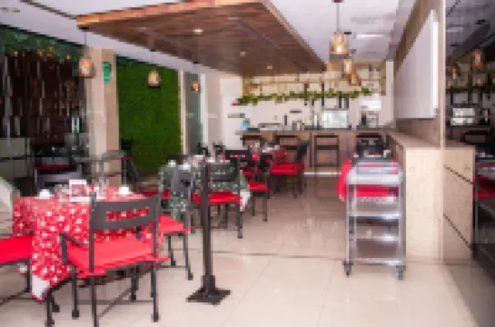 โรงแรมธุรกิจ Zújmú