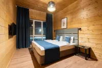 Zagorodnyi klub Zhemchuzhina Hotels near Staryy Dom