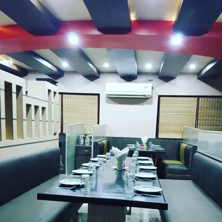 Safari Hotel & Resort Отели рядом с достопримечательностью «Veraval Seafront»