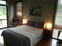 Piha Beachstay Accommodation Hotels in Piha