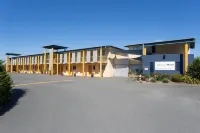 Greens Motel Hotels near Tahunanui Beach