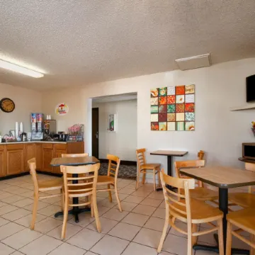 Super 8 by Wyndham Blackwell