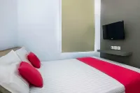 RedDoorz Near Stasiun Lawang Hotels near VNR