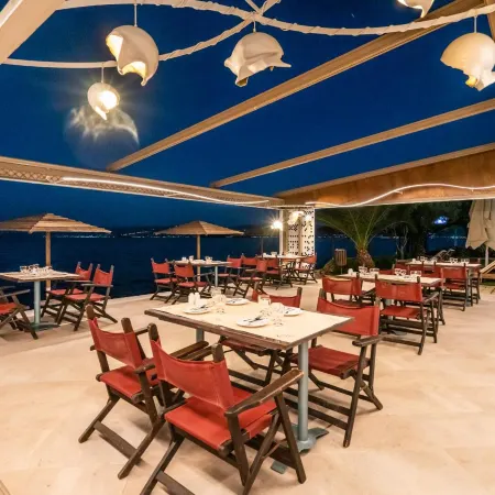 Avantis Suites Hotel