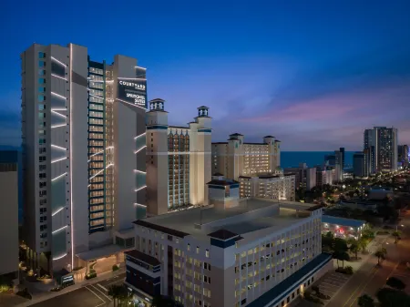 Courtyard Myrtle Beach Oceanfront Отели рядом с достопримечательностью «Сиборд Коммонс»