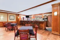 Wyndham Visalia - bar