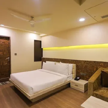 Hotel Sonash by Golden Treat Hotels near Radha Soami Satsang Beas, Khandwa Road, Indore
