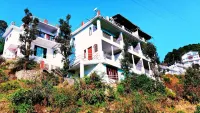 Jaishnavi Homestay and Restaurant Bhaloo's Village Camp & Cafe - Mukteshwar, Nainital 주변 호텔