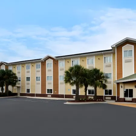 Spark by Hilton Wilmington Carolina Beach Rd Отели в г. Силвер Лейк