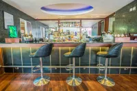 Earl's Regent Hotel - bar