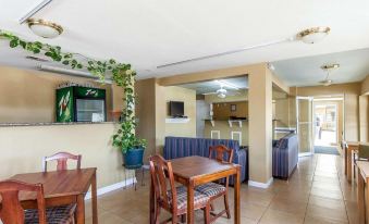 Days Inn by Wyndham Calhoun GA I-75 and US-41