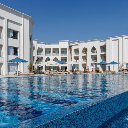 Sunrise Remal Beach Resort