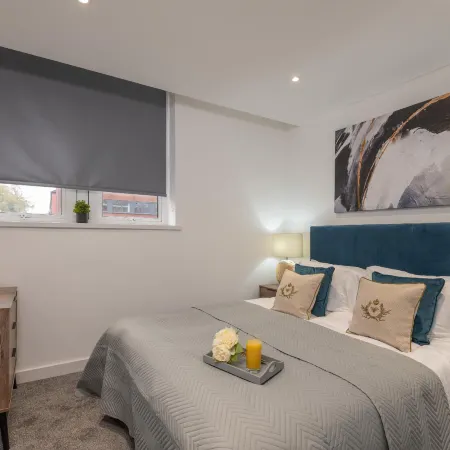 Thornhill House by Guestz