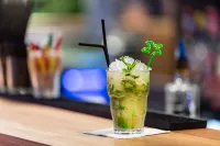 Ramada Hotel & Suites by Wyndham Noumea - bars