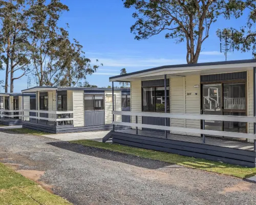 Kalaru Holiday Village Hoteles en Bega
