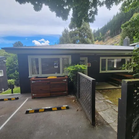 Pinewood Queenstown