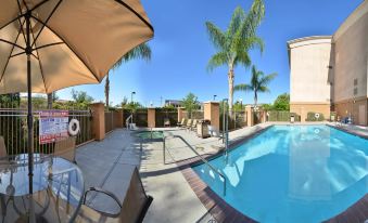 Holiday Inn Express & Suites Fresno (River Park) Hwy 41