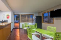 Super 8 by Wyndham Delmont Hotels in Greensburg
