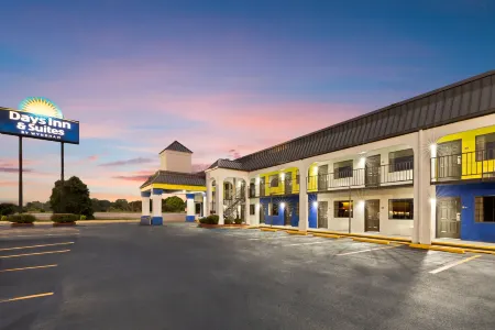 Days Inn & Suites by Wyndham Vicksburg