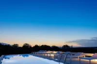 Mikro Livadi Special Lodges - Has an Eco Salt Water Pool - 150m from the Beach Hotel di Pirgos