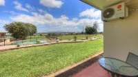 Atherton Motel - Mountain view