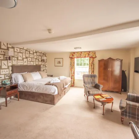 Norfolk Arms Hotel