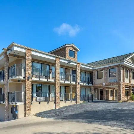 Suburban Studios Branson on the Strip