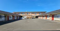 Country Lodge Motor Inn - parking