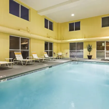 La Quinta Inn & Suites by Wyndham Knoxville Airport