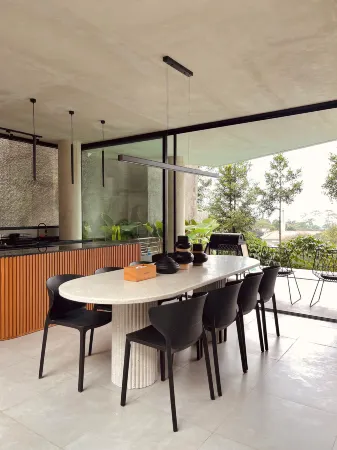 Villa Morris - Artistic Touch, Float on Air Отели в г. Bogor Regency