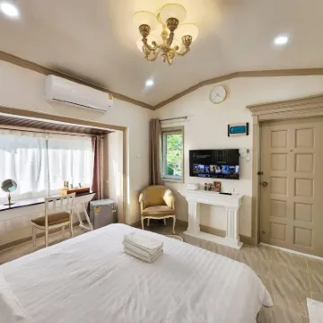 Villa Tuscany Country Resort Hotels near Baan Hom Tien