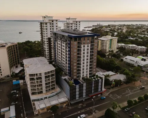 H on Mitchell Apartment Hotel Hotels near Aquascene