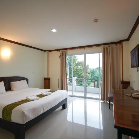 Sea Mountain Khanom Hotel