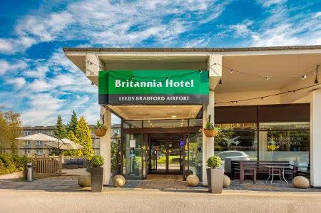 Britannia Leeds Bradford Airport Отели рядом с достопримечательностью «Университет Лидс Тринити»