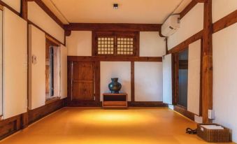 Gyeongju Stone Lantern Home Hanok Stay