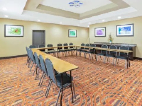 La Quinta Inn & Suites by Wyndham Muskogee Hotels in Muskogee