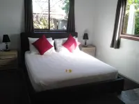 Te Moana Nui Villa Hotels in Arorangi