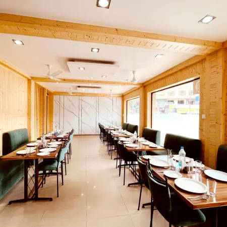 Hotel Amit - 5 Mins Drive to Airport