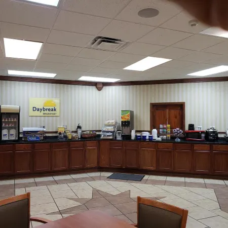 Days Inn by Wyndham Columbus-North Fort Moore
